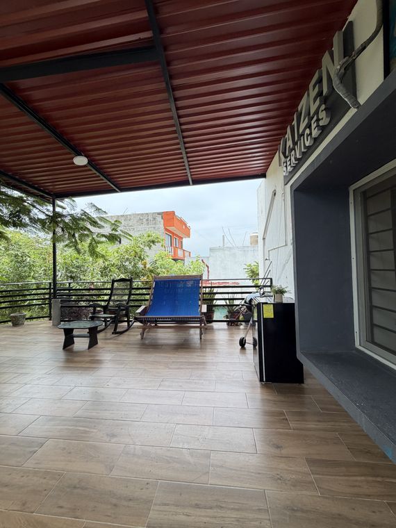Terraza · acceso y zona de estar