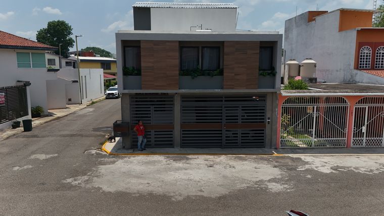 Fachada desde el aire · vista 1 de 2