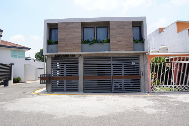 Fachada principal · vista 1 de 3