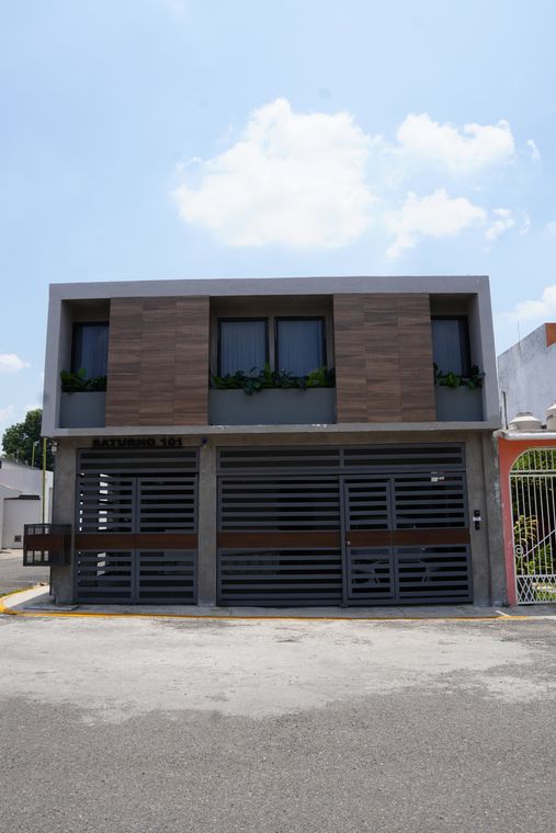 Fachada principal · vista 3 de 3
