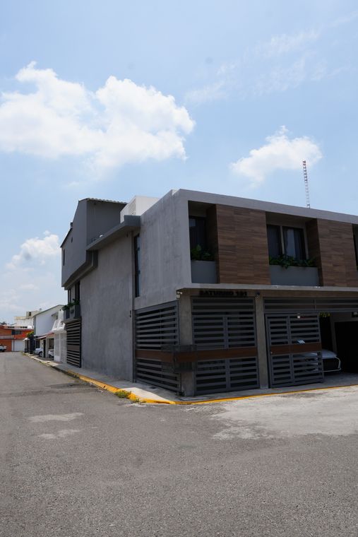 Fachada lateral desde la calle · vista 4 de 4