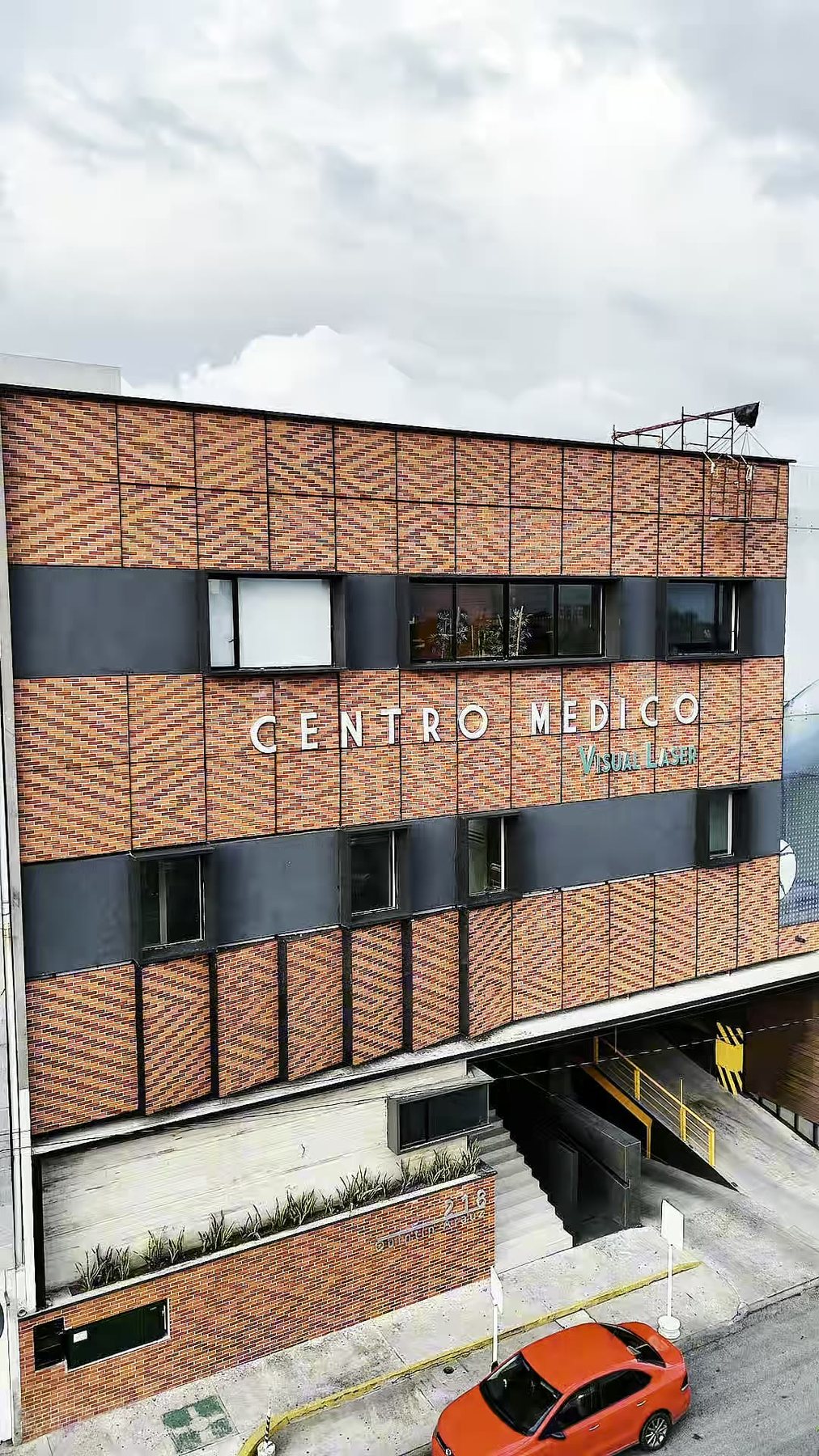 Fachada del Centro Médico Visual Láser, obra entregada por Golfo y Caribe en Villahermosa