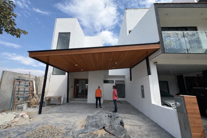 Residencia con cladding WPC, Villahermosa